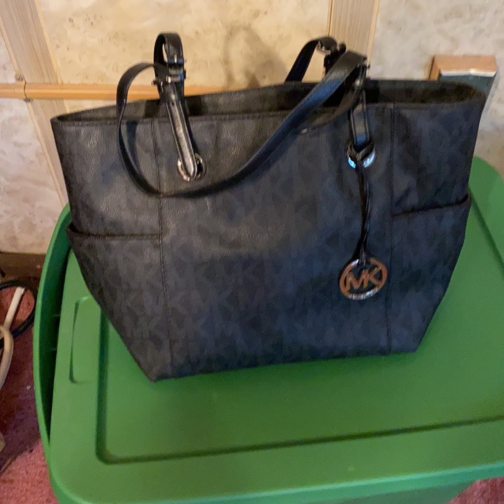 Michel Kors bag - Picture 1 of 3